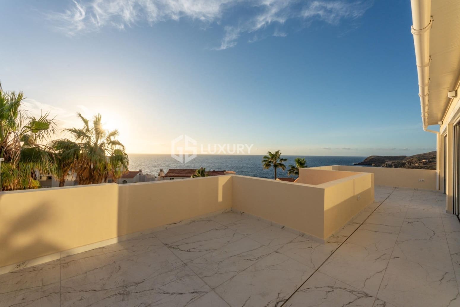 3 slaapkamer Flat te koop in Adeje met garage - € 1.350.000 (Ref: 9821311)