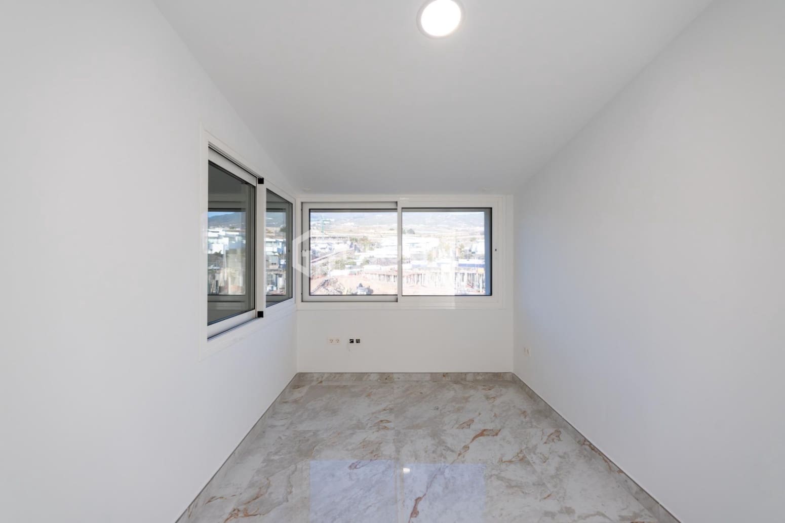 3 slaapkamer Flat te koop in Adeje met garage - € 1.350.000 (Ref: 9821311)