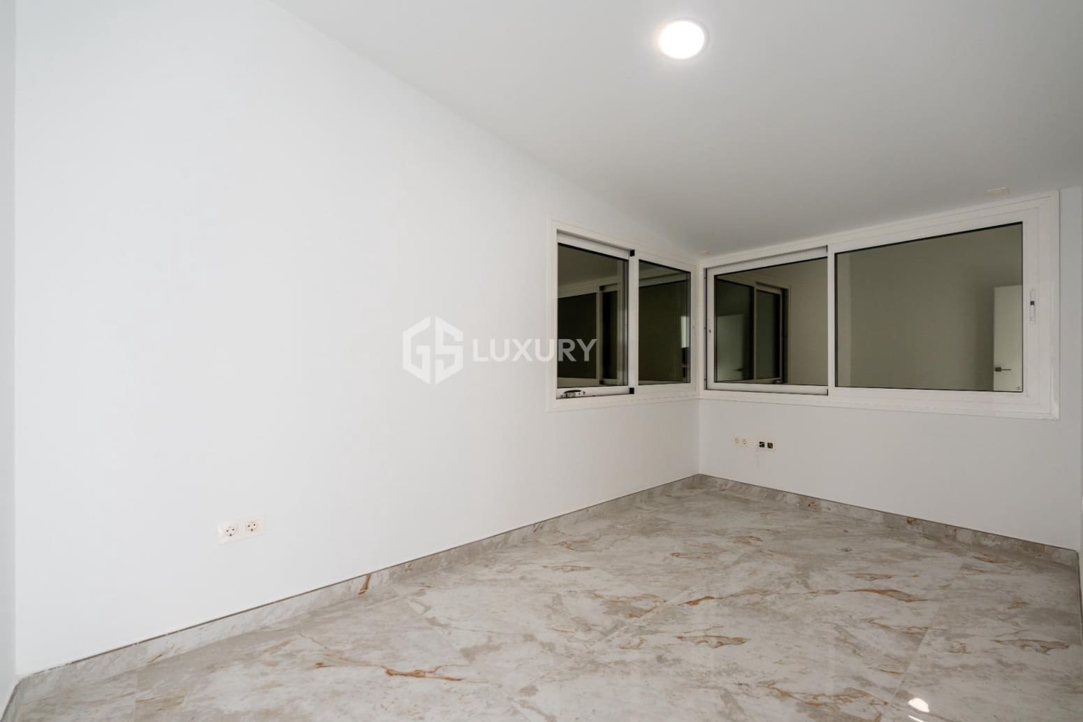 3 slaapkamer Flat te koop in Adeje met garage - € 1.350.000 (Ref: 9821311)
