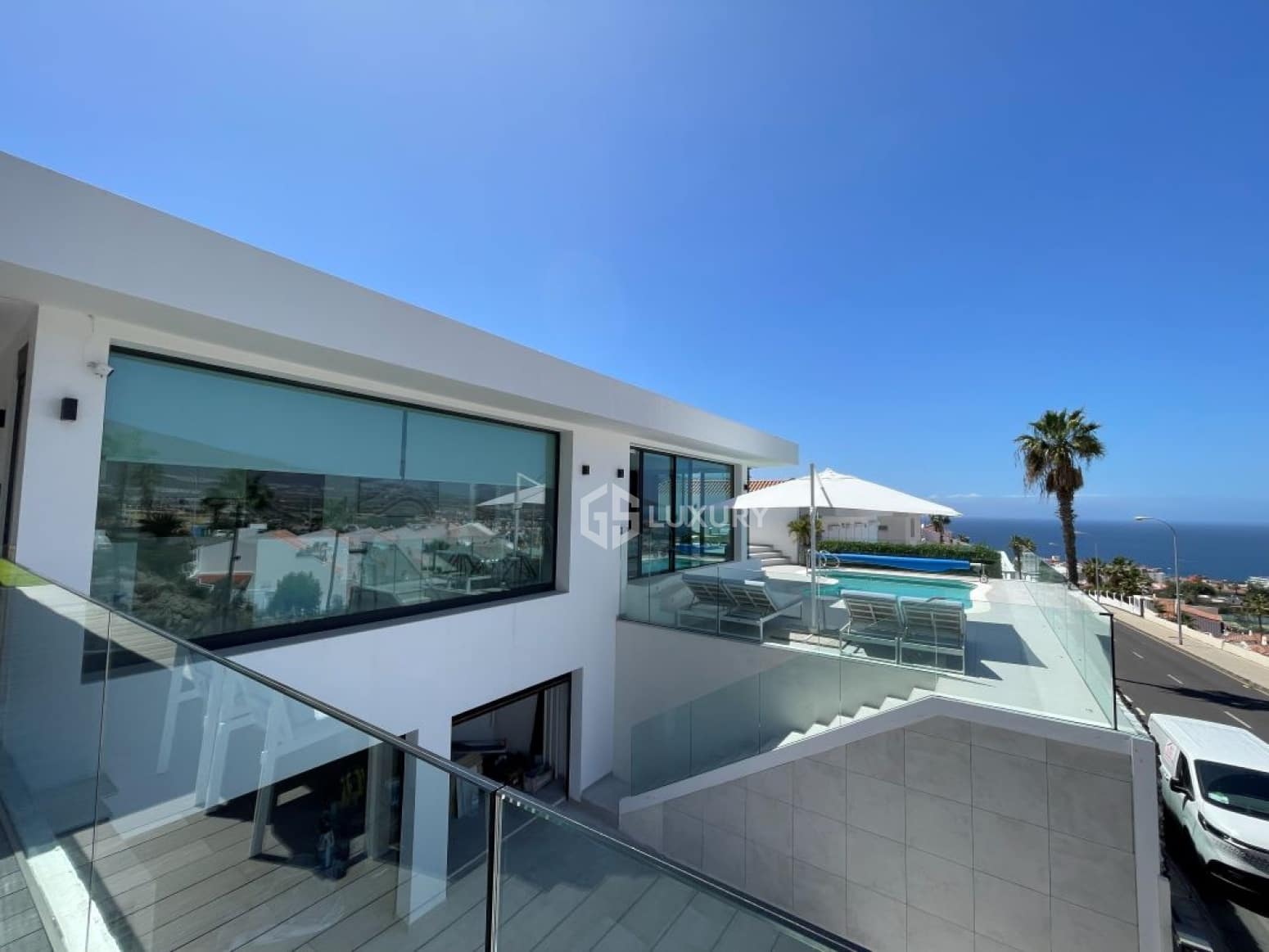Chalet de 3 habitaciones en Adeje en venta con piscina garaje - 1.795.000 € (Ref: 9827720)
