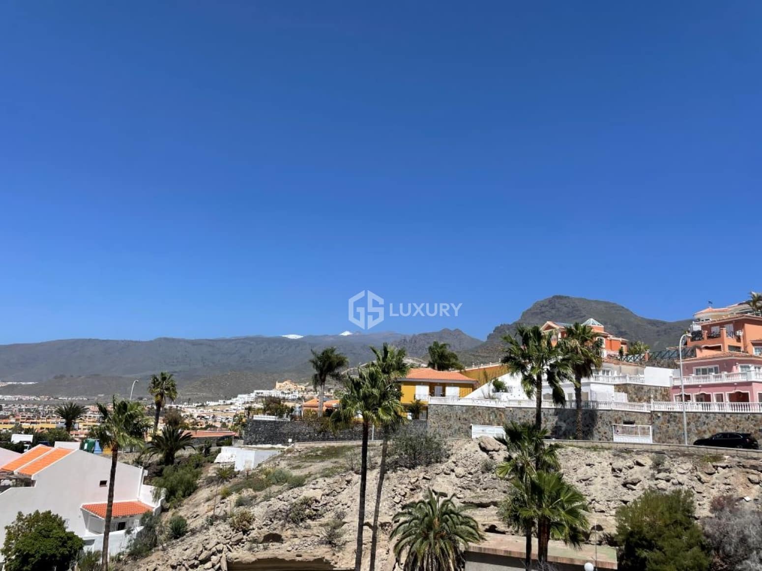 Chalet de 3 habitaciones en Adeje en venta con piscina garaje - 1.795.000 € (Ref: 9827720)