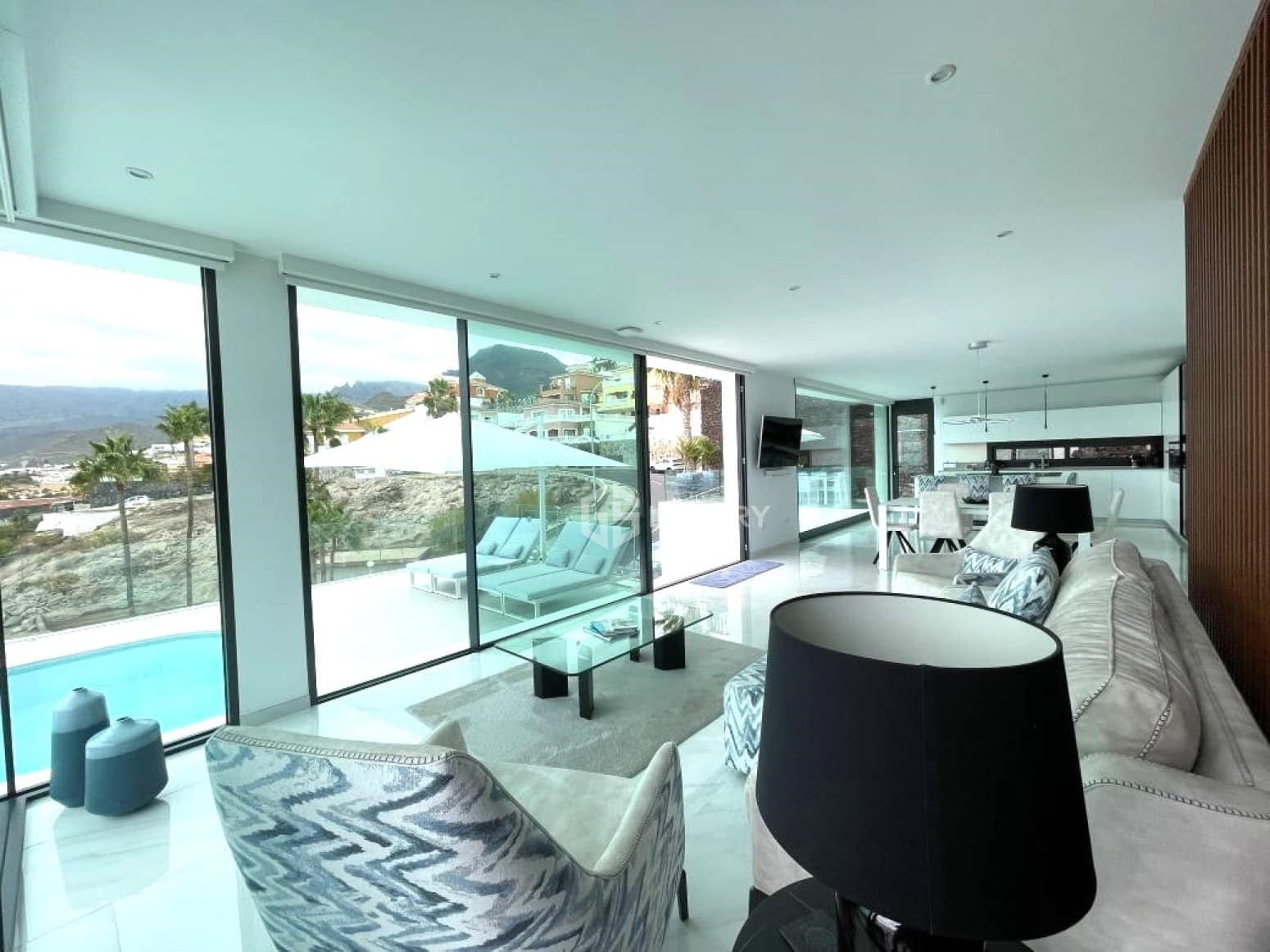 Chalet de 3 habitaciones en Adeje en venta con piscina garaje - 1.795.000 € (Ref: 9827720)