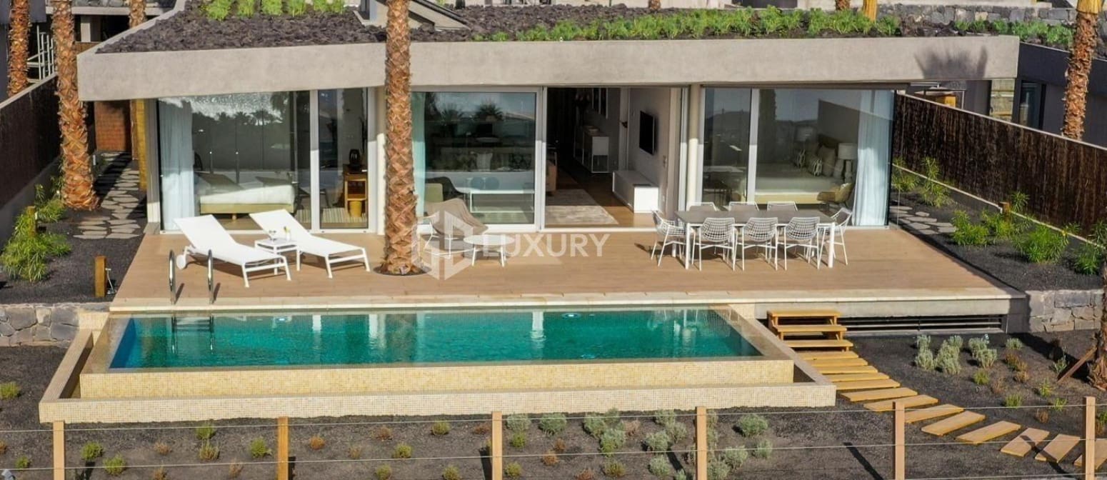 3 slaapkamer Villa te koop in Guia de Isora met garage - € 2.100.000 (Ref: 9827982)