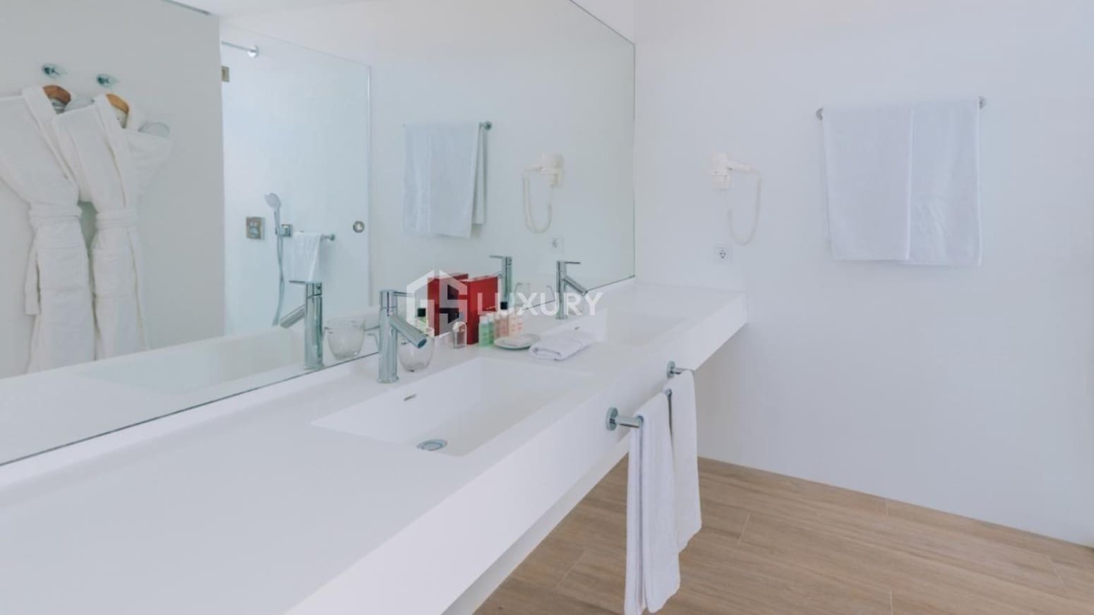 3 slaapkamer Villa te koop in Guia de Isora met garage - € 2.100.000 (Ref: 9827982)