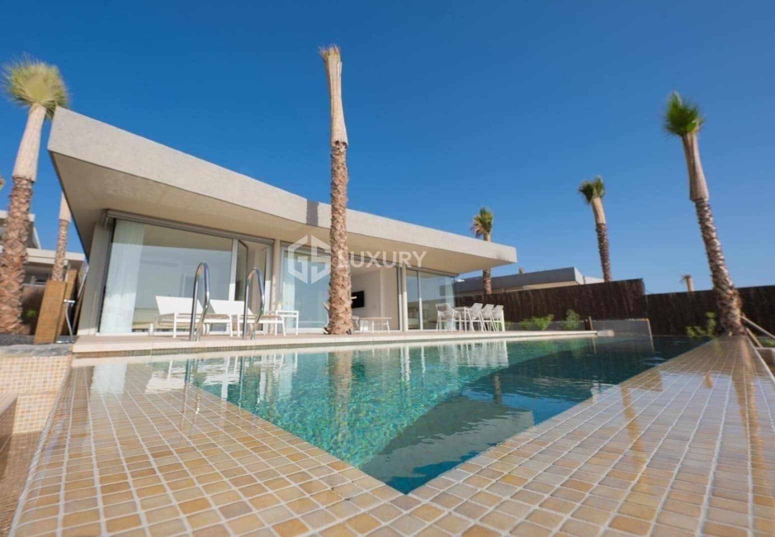 3 slaapkamer Villa te koop in Guia de Isora met garage - € 2.100.000 (Ref: 9827982)