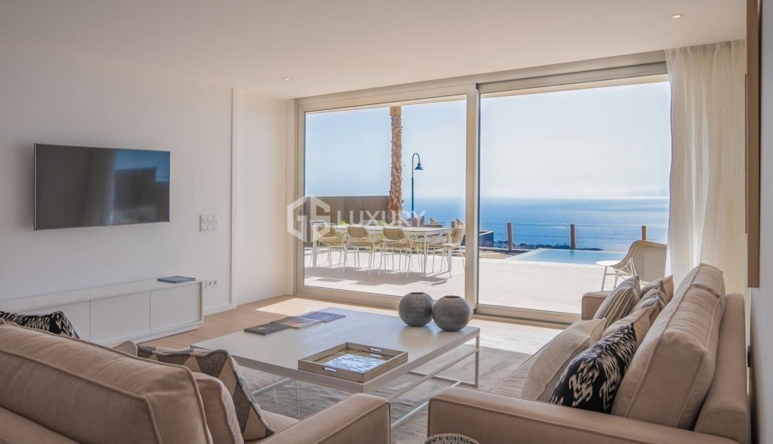 3 slaapkamer Villa te koop in Guia de Isora met garage - € 2.100.000 (Ref: 9827982)