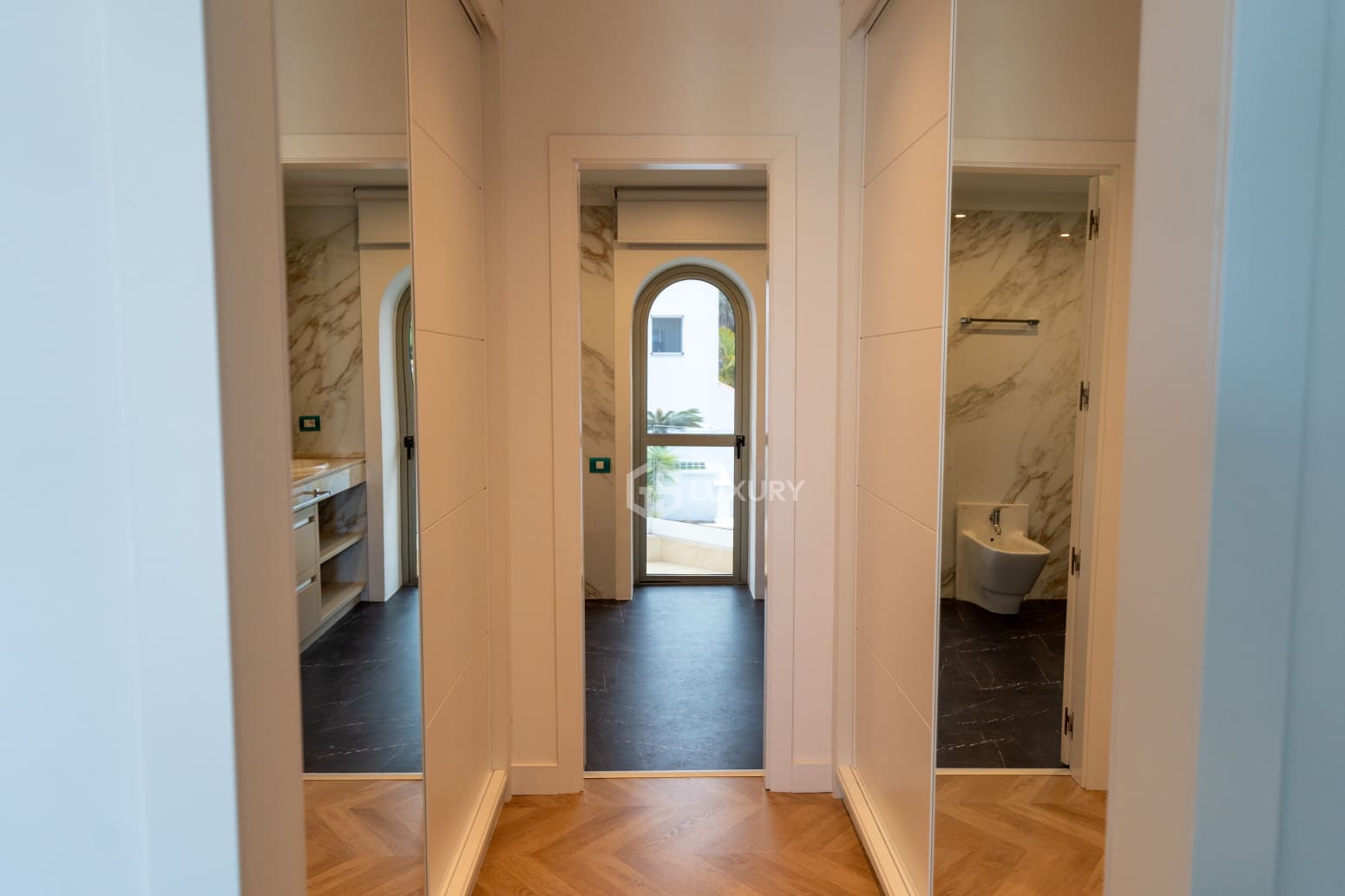 4 sypialnia Willa na sprzedaż w Adeje z basenem garażem - 3 500 000 € (Ref: 9834131)