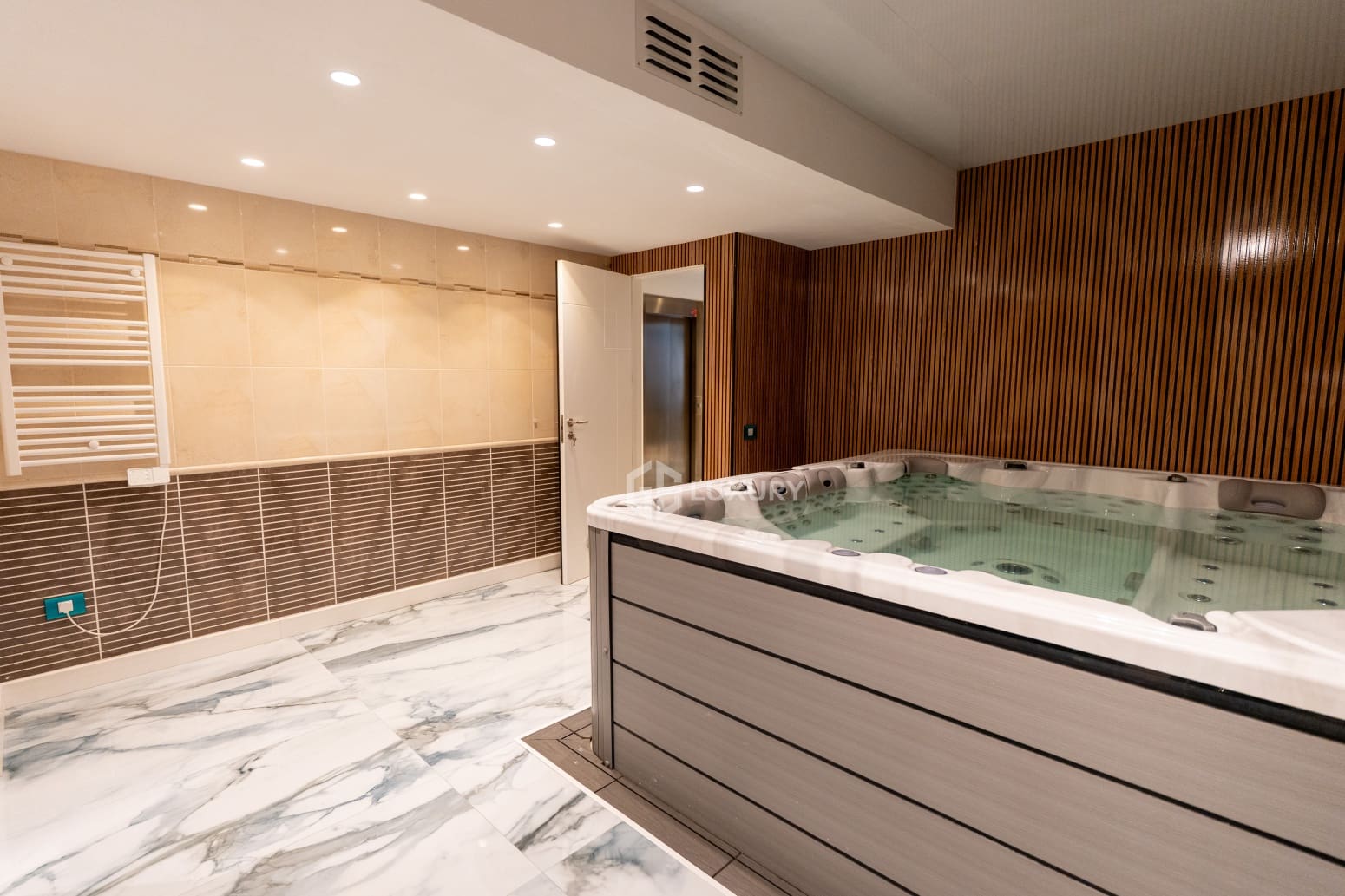 4 sypialnia Willa na sprzedaż w Adeje z basenem garażem - 3 500 000 € (Ref: 9834131)