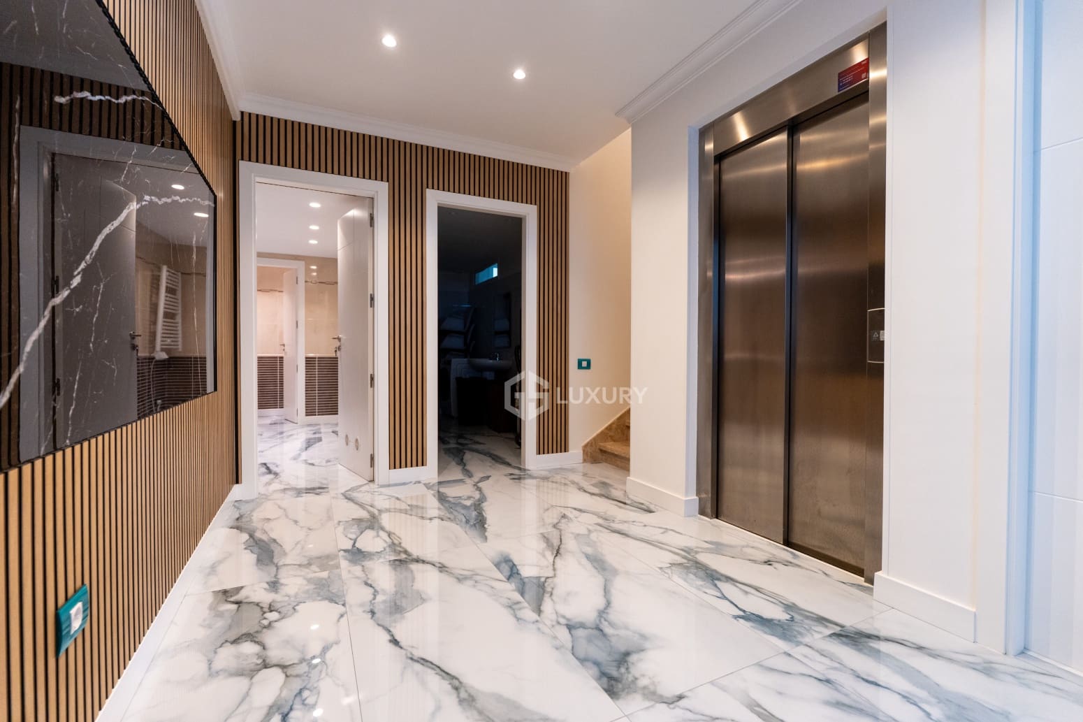 4 sypialnia Willa na sprzedaż w Adeje z basenem garażem - 3 500 000 € (Ref: 9834131)