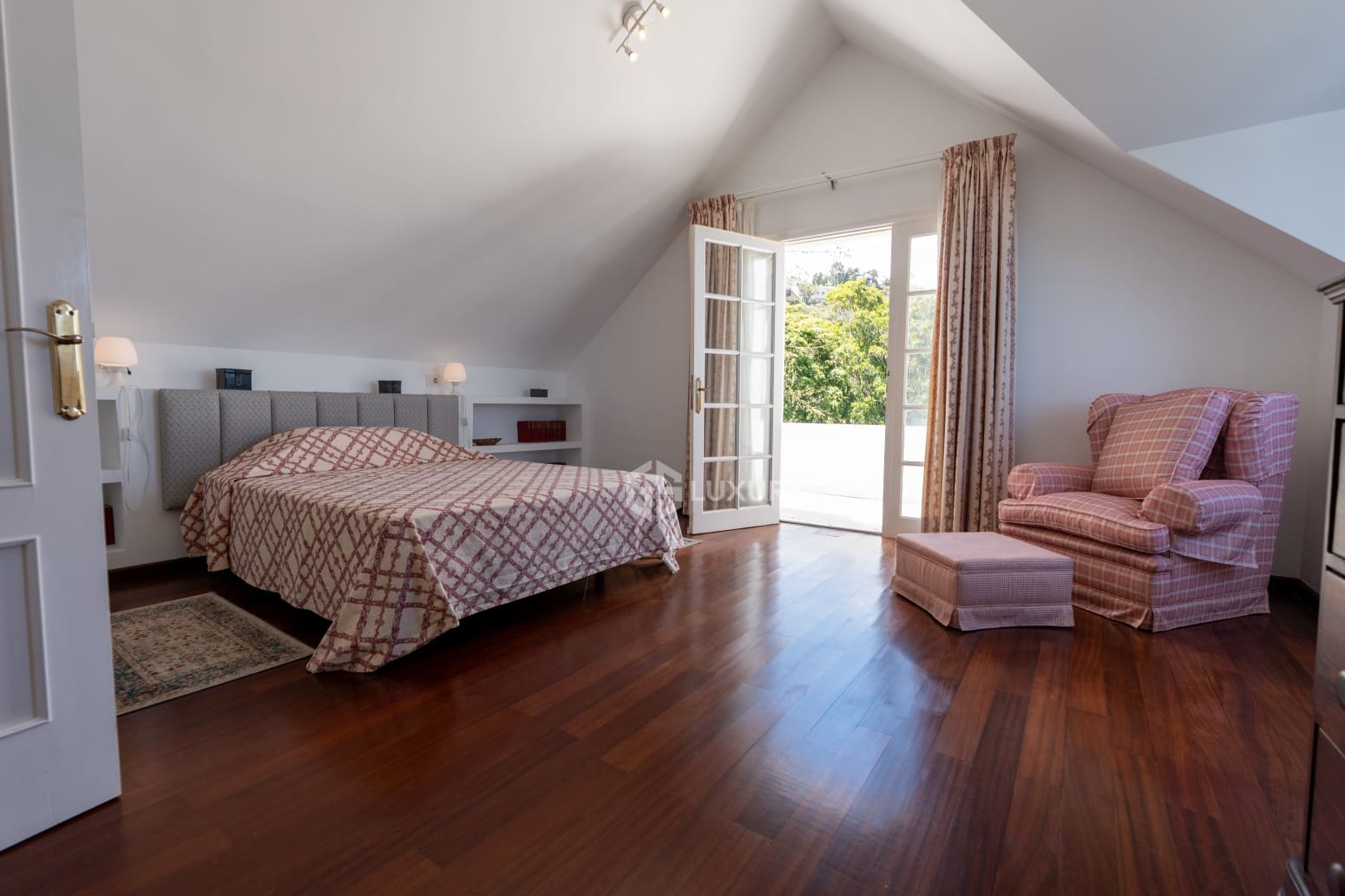 4 bedroom Villa for rent in La Orotava with pool garage - € 3,500 (Ref: 9854474)