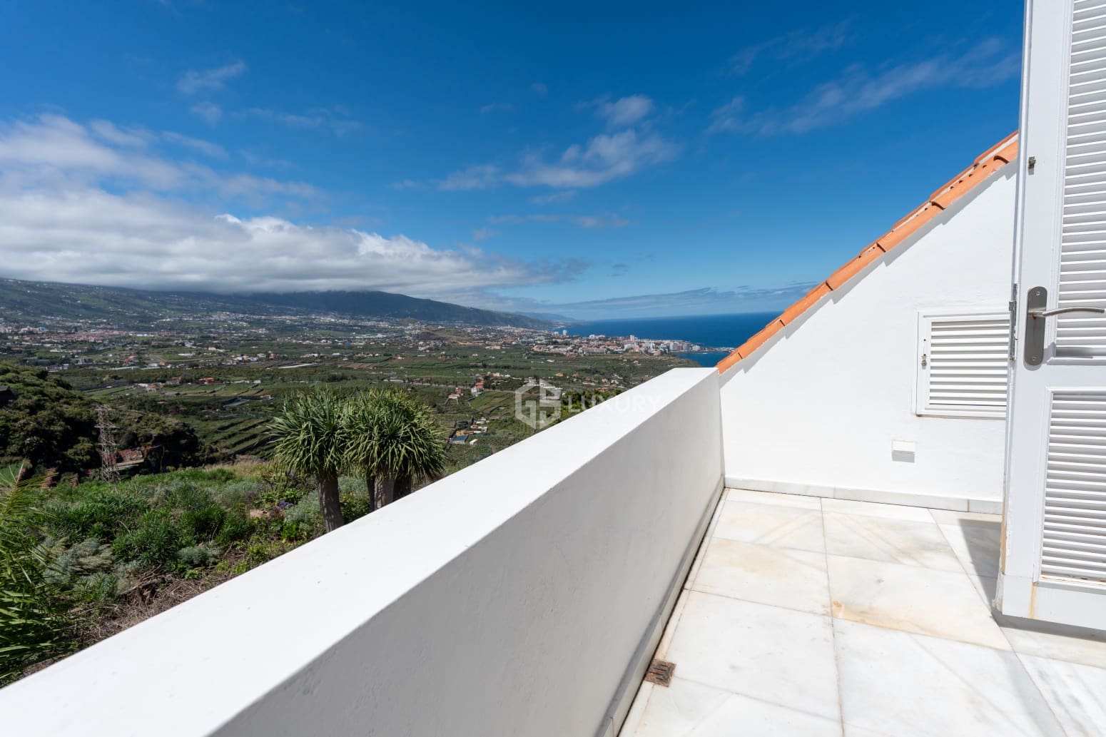 4 bedroom Villa for rent in La Orotava with pool garage - € 3,500 (Ref: 9854474)