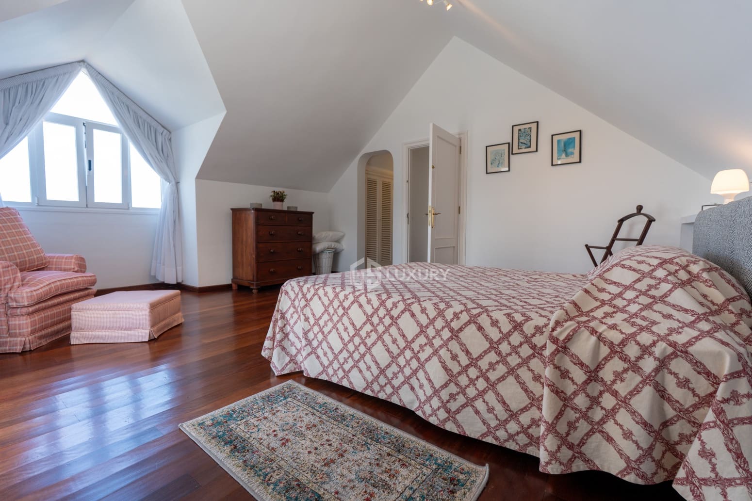 4 bedroom Villa for rent in La Orotava with pool garage - € 3,500 (Ref: 9854474)