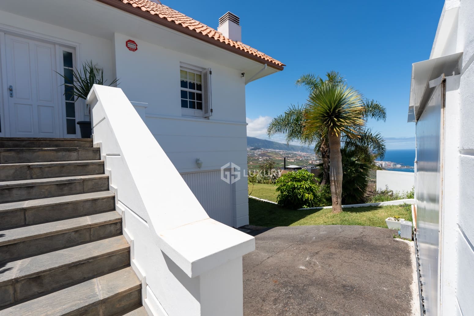 4 bedroom Villa for rent in La Orotava with pool garage - € 3,500 (Ref: 9854474)