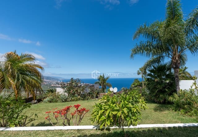 4 bedroom Villa for rent in La Orotava with pool garage - € 3,500 (Ref: 9854474)