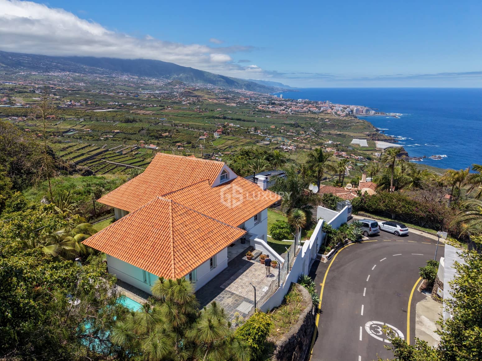 4 bedroom Villa for rent in La Orotava with pool garage - € 3,500 (Ref: 9854474)