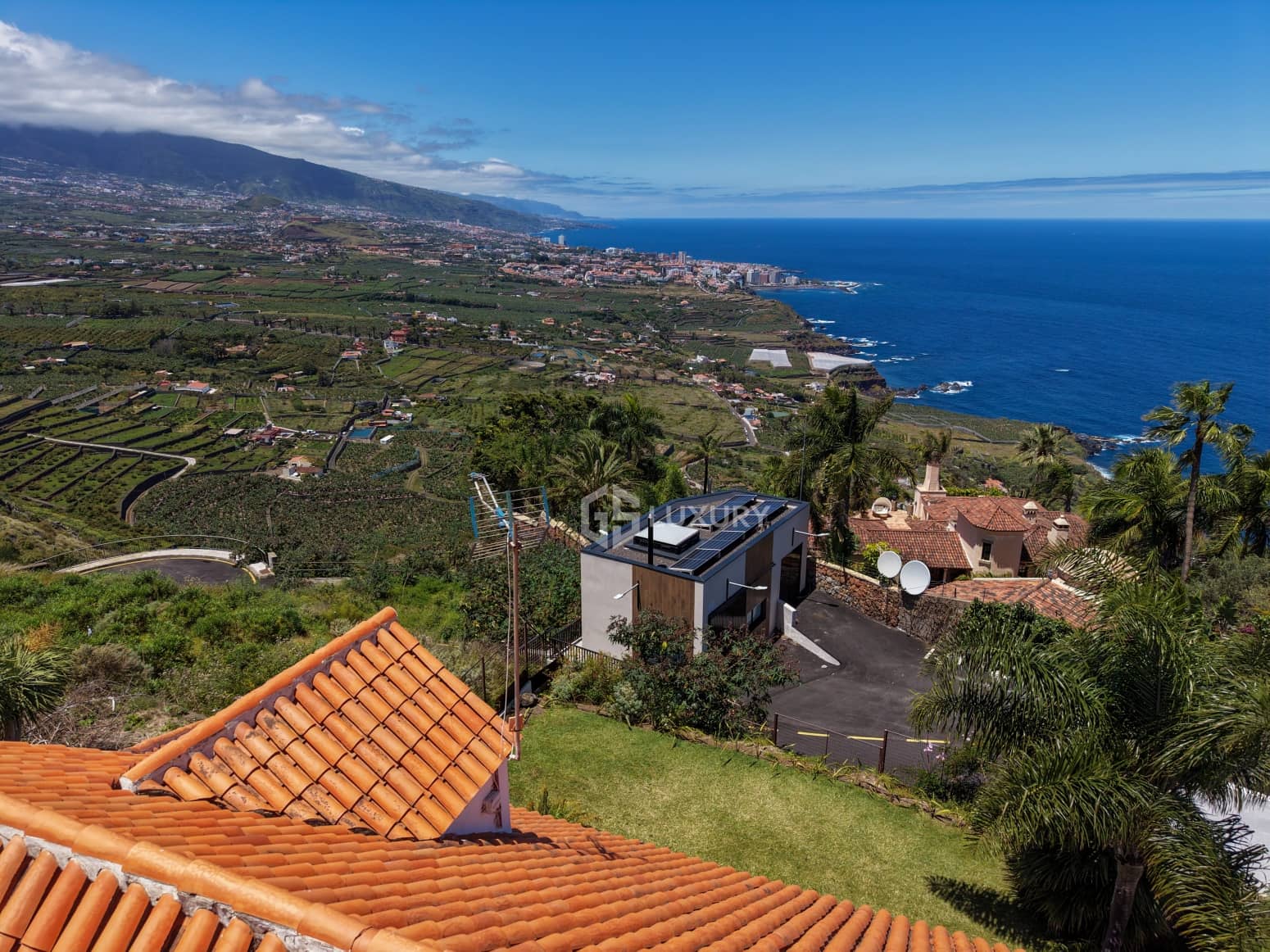 4 bedroom Villa for rent in La Orotava with pool garage - € 3,500 (Ref: 9854474)