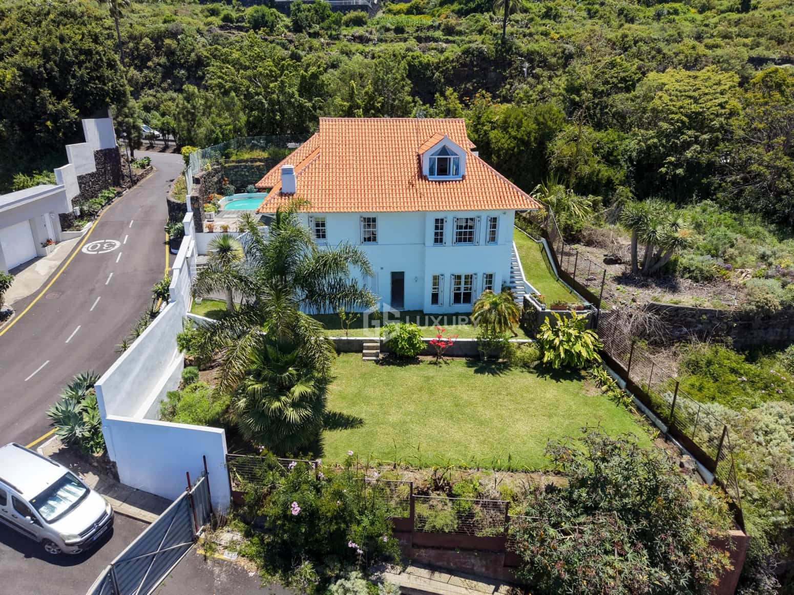 4 bedroom Villa for rent in La Orotava with pool garage - € 3,500 (Ref: 9854474)