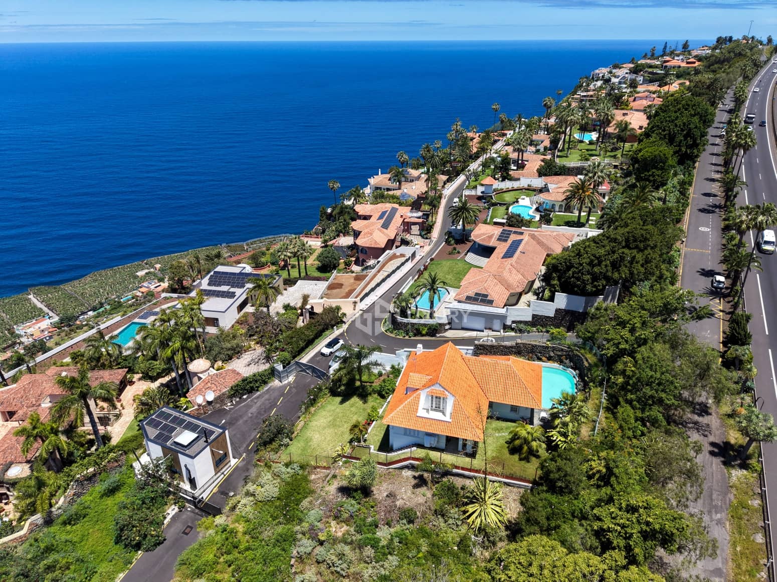 4 bedroom Villa for rent in La Orotava with pool garage - € 3,500 (Ref: 9854474)
