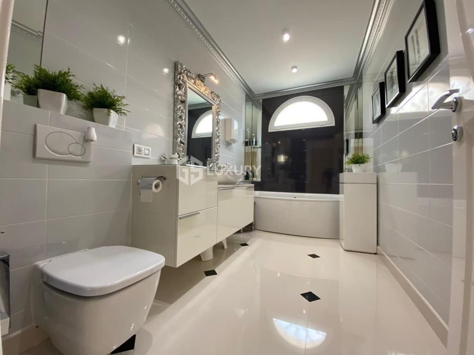 6 slaapkamer Villa te koop in Adeje met garage - € 4.500.000 (Ref: 9858579)