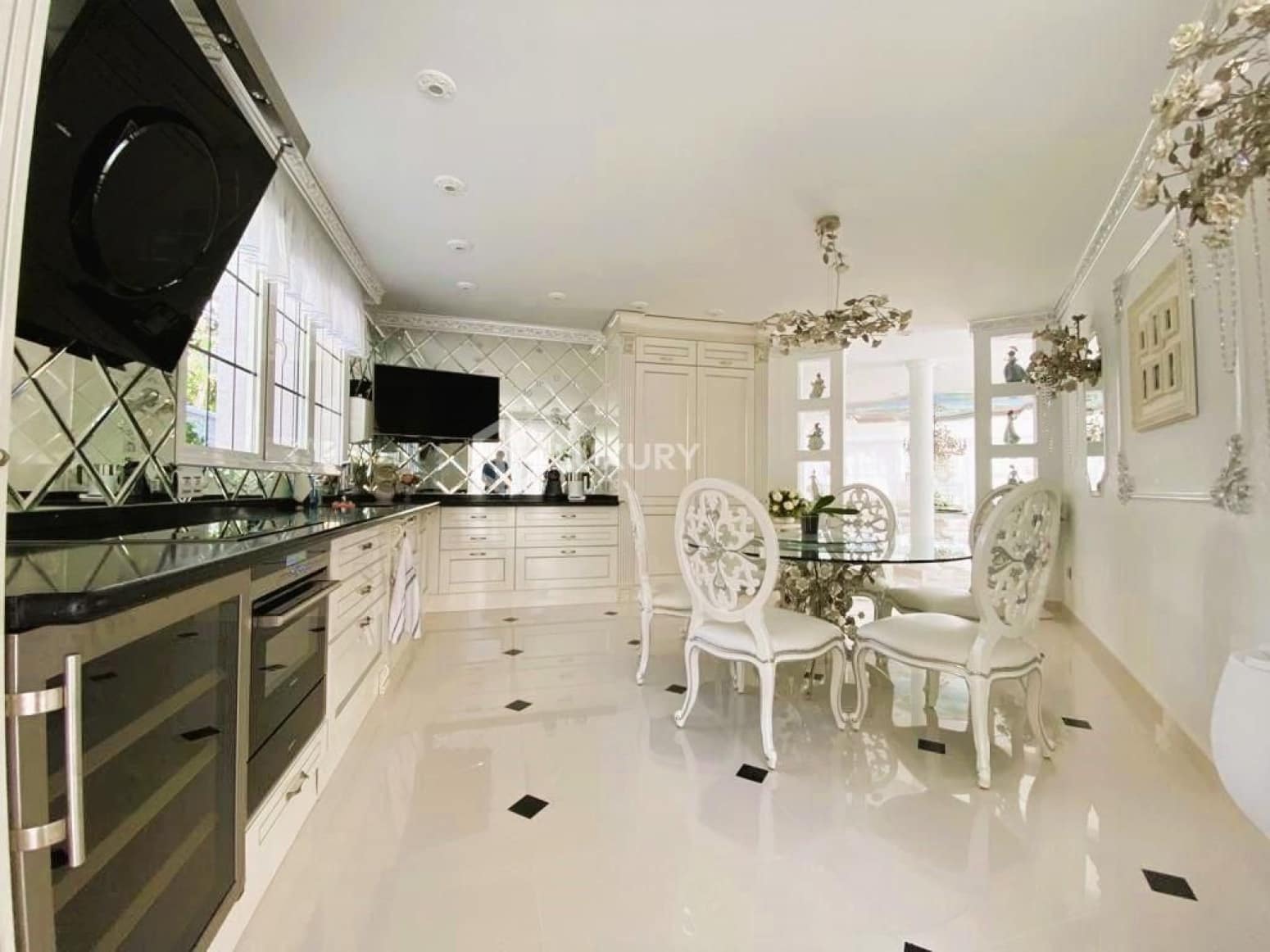 6 slaapkamer Villa te koop in Adeje met garage - € 4.500.000 (Ref: 9858579)