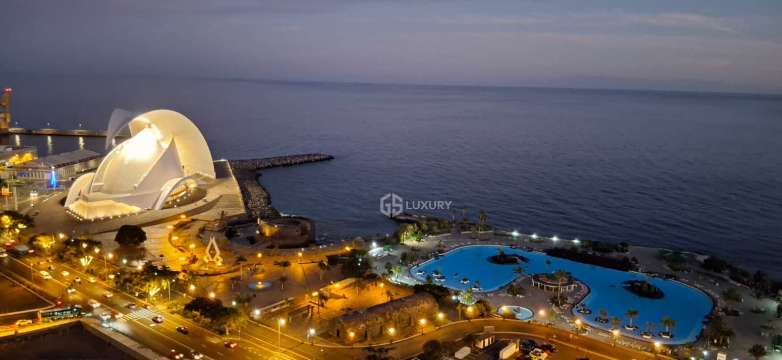 3 bedroom Flat for rent in Santa Cruz de Tenerife with garage - € 2,000 (Ref: 9858841)