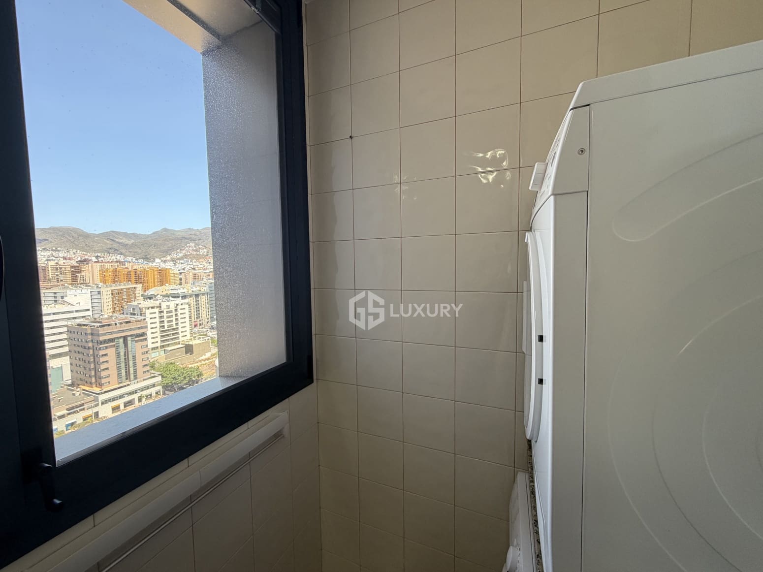 3 bedroom Flat for rent in Santa Cruz de Tenerife with garage - € 2,000 (Ref: 9858841)