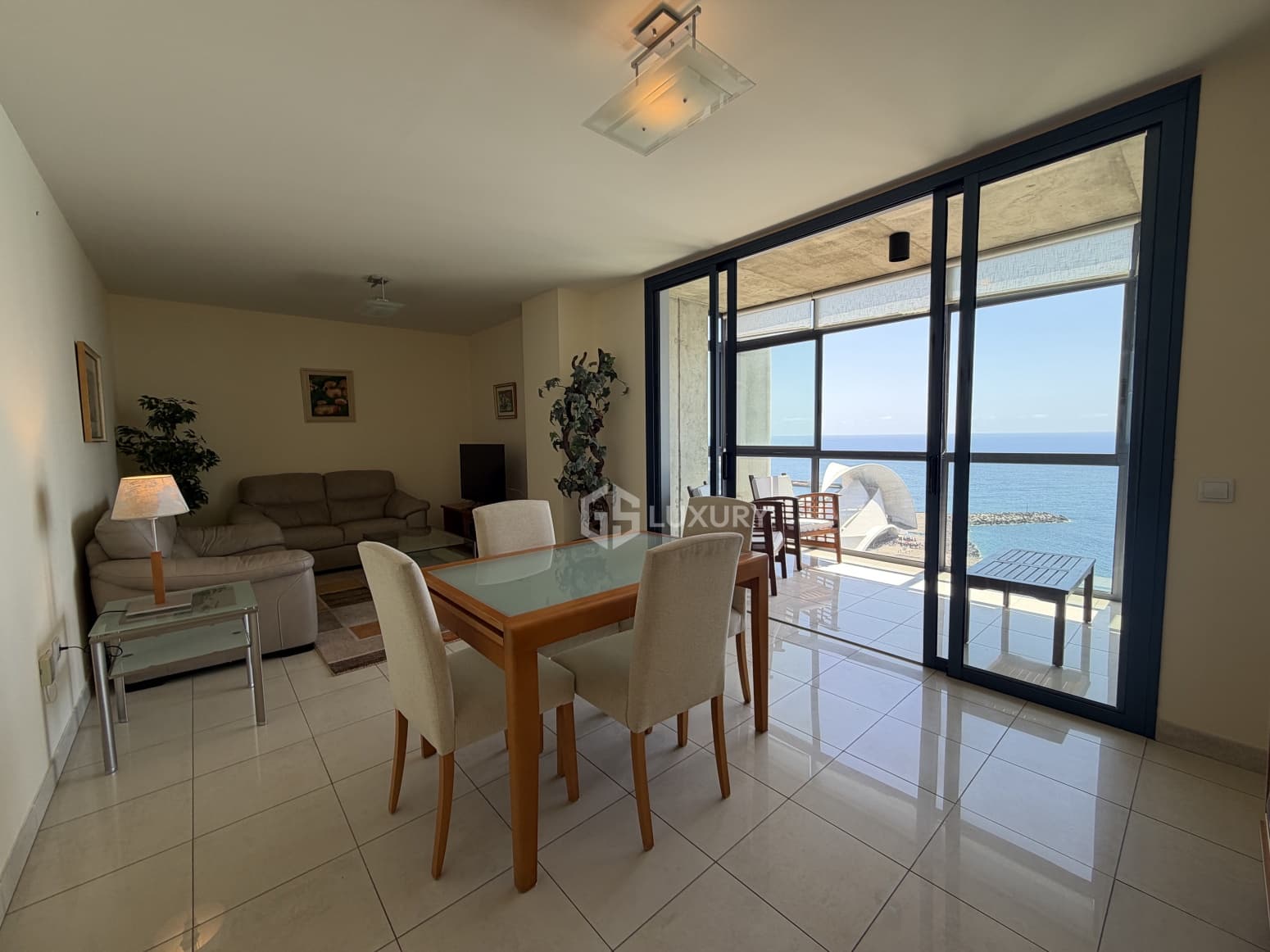 3 bedroom Flat for rent in Santa Cruz de Tenerife with garage - € 2,000 (Ref: 9858841)