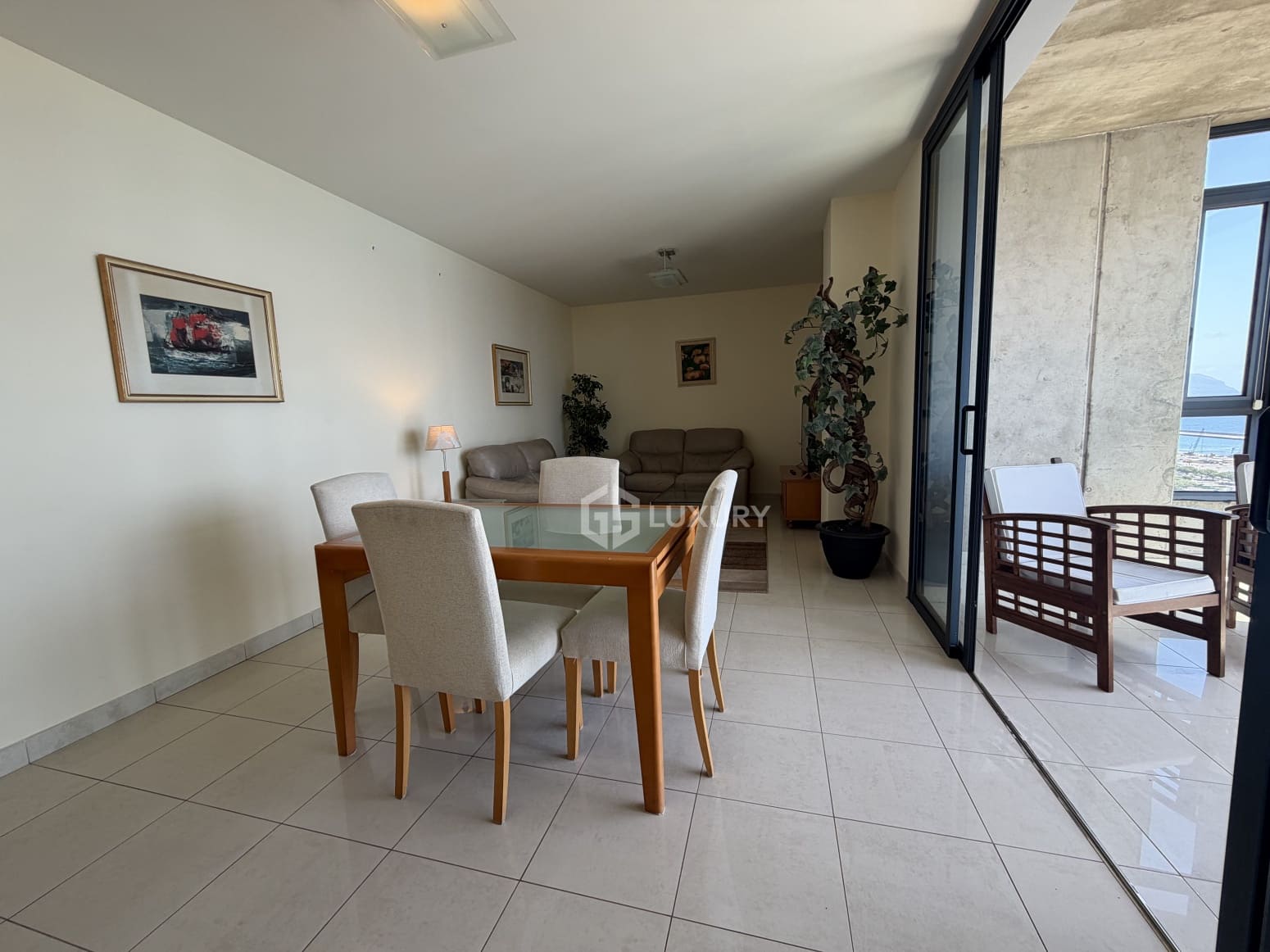 3 bedroom Flat for rent in Santa Cruz de Tenerife with garage - € 2,000 (Ref: 9858841)