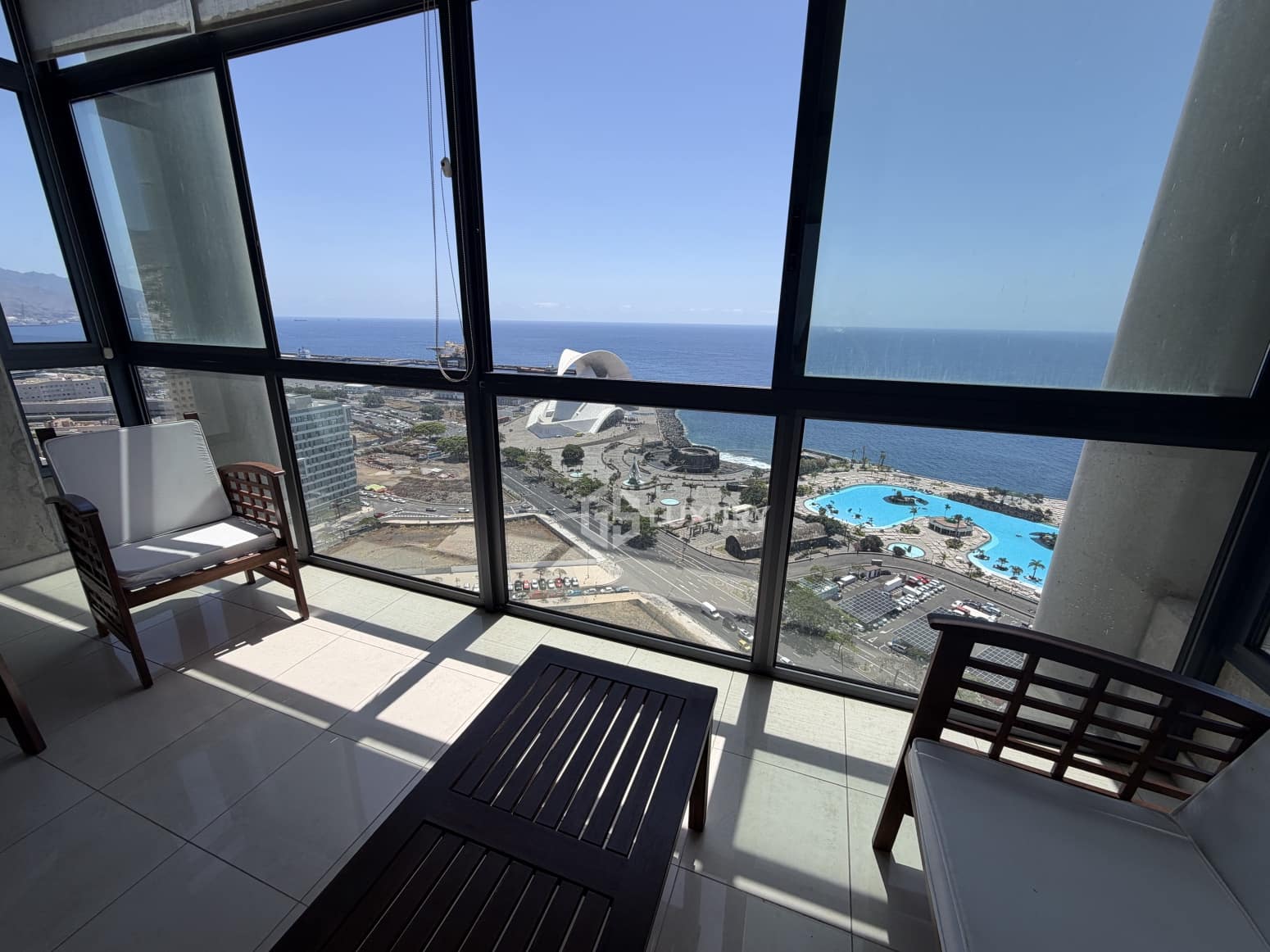 3 bedroom Flat for rent in Santa Cruz de Tenerife with garage - € 2,000 (Ref: 9858841)