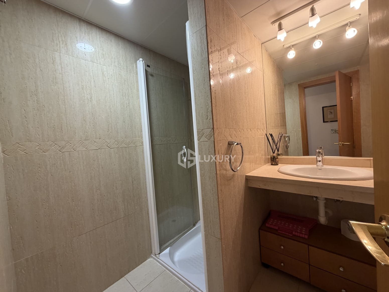 3 bedroom Flat for rent in Santa Cruz de Tenerife with garage - € 2,000 (Ref: 9858841)