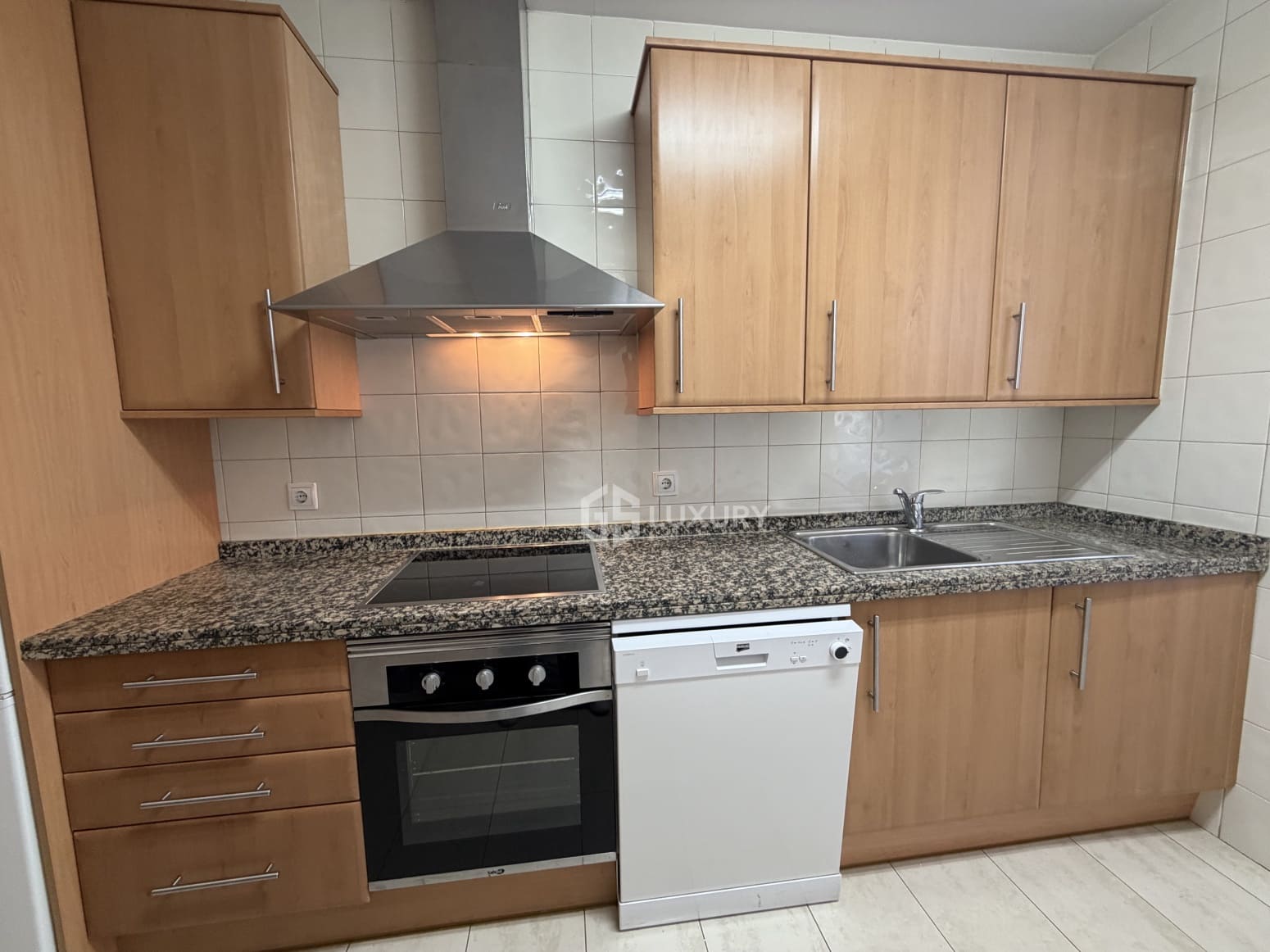 3 bedroom Flat for rent in Santa Cruz de Tenerife with garage - € 2,000 (Ref: 9858841)