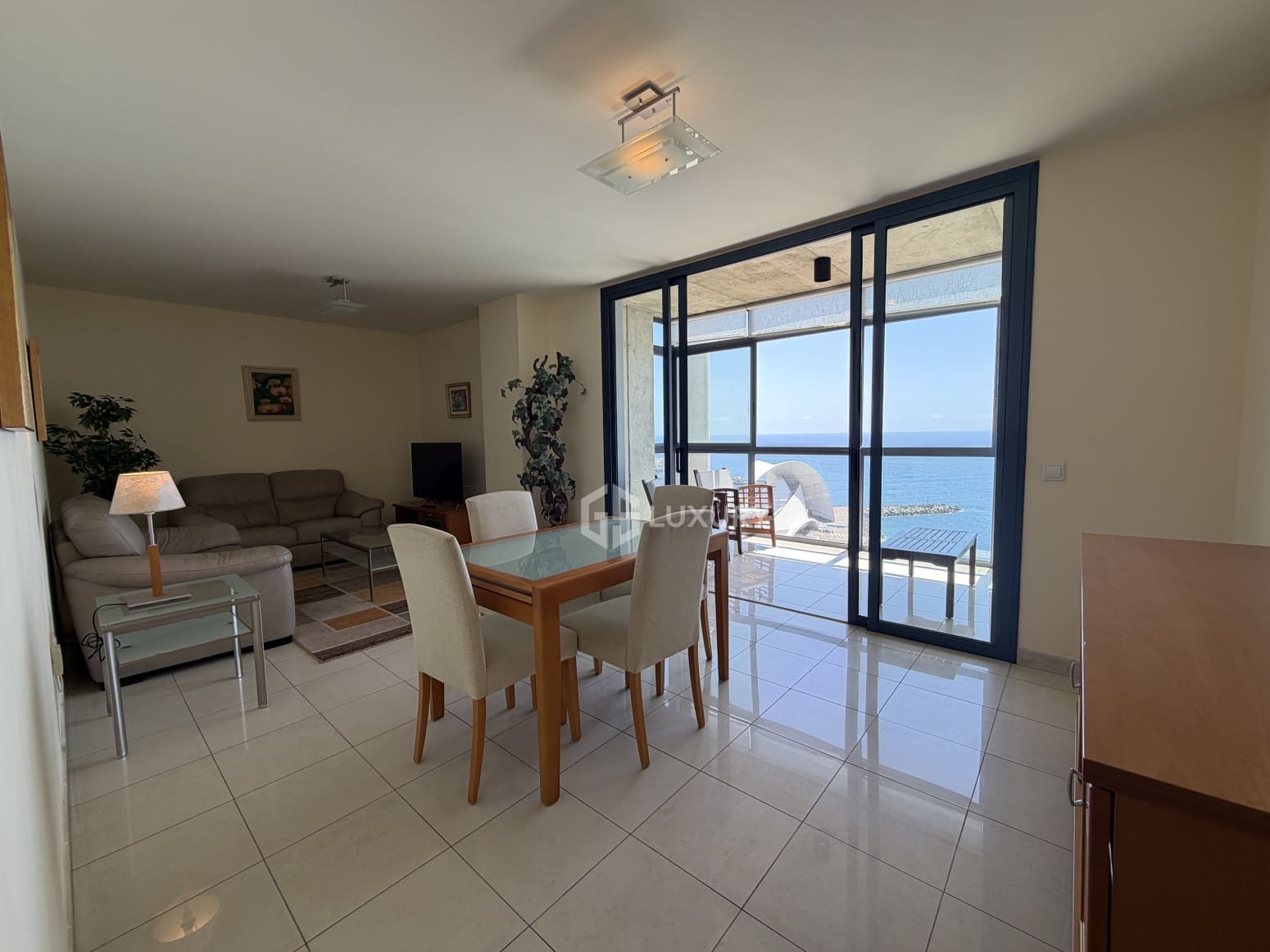 3 bedroom Flat for rent in Santa Cruz de Tenerife with garage - € 2,000 (Ref: 9858841)