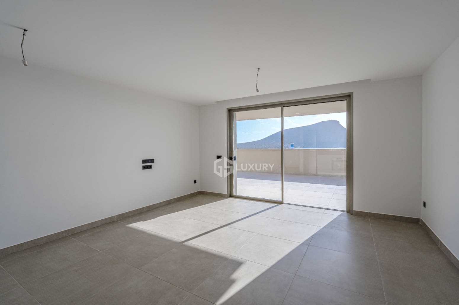 3 Zimmer Wohnung zu verkaufen in Granadilla de Abona mit Pool Garage - 590.000 € (Ref: 9858842)
