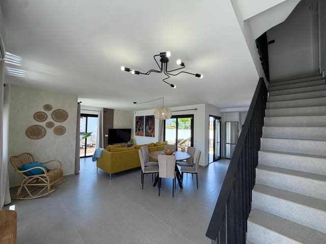 4 sypialnia Willa na sprzedaż w San Miguel de Abona z basenem garażem - 830 000 € (Ref: 9866219)