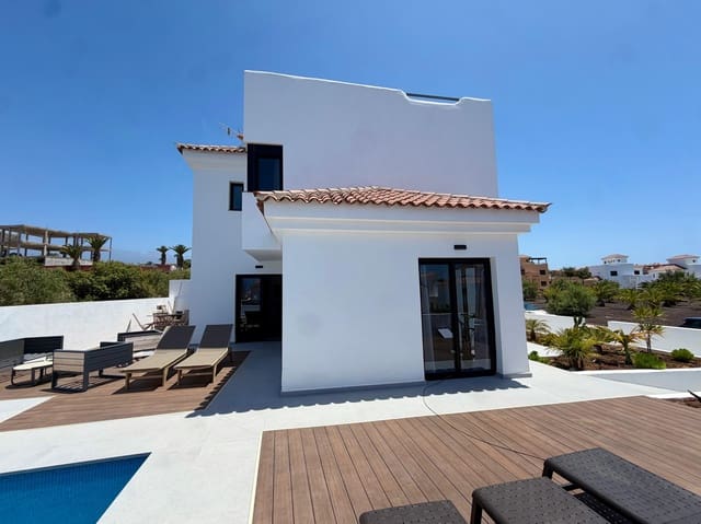 4 sypialnia Willa na sprzedaż w San Miguel de Abona z basenem garażem - 830 000 € (Ref: 9866219)