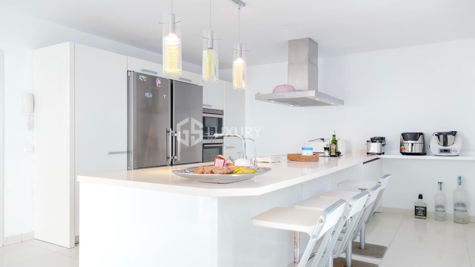 5 bedroom Villa for sale in Adeje with garage - € 2,625,000 (Ref: 9867727)