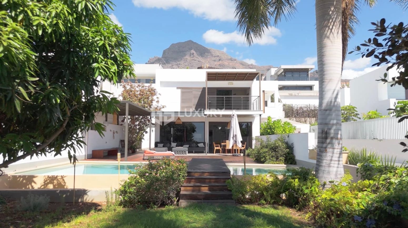 5 bedroom Villa for sale in Adeje with garage - € 2,625,000 (Ref: 9867727)