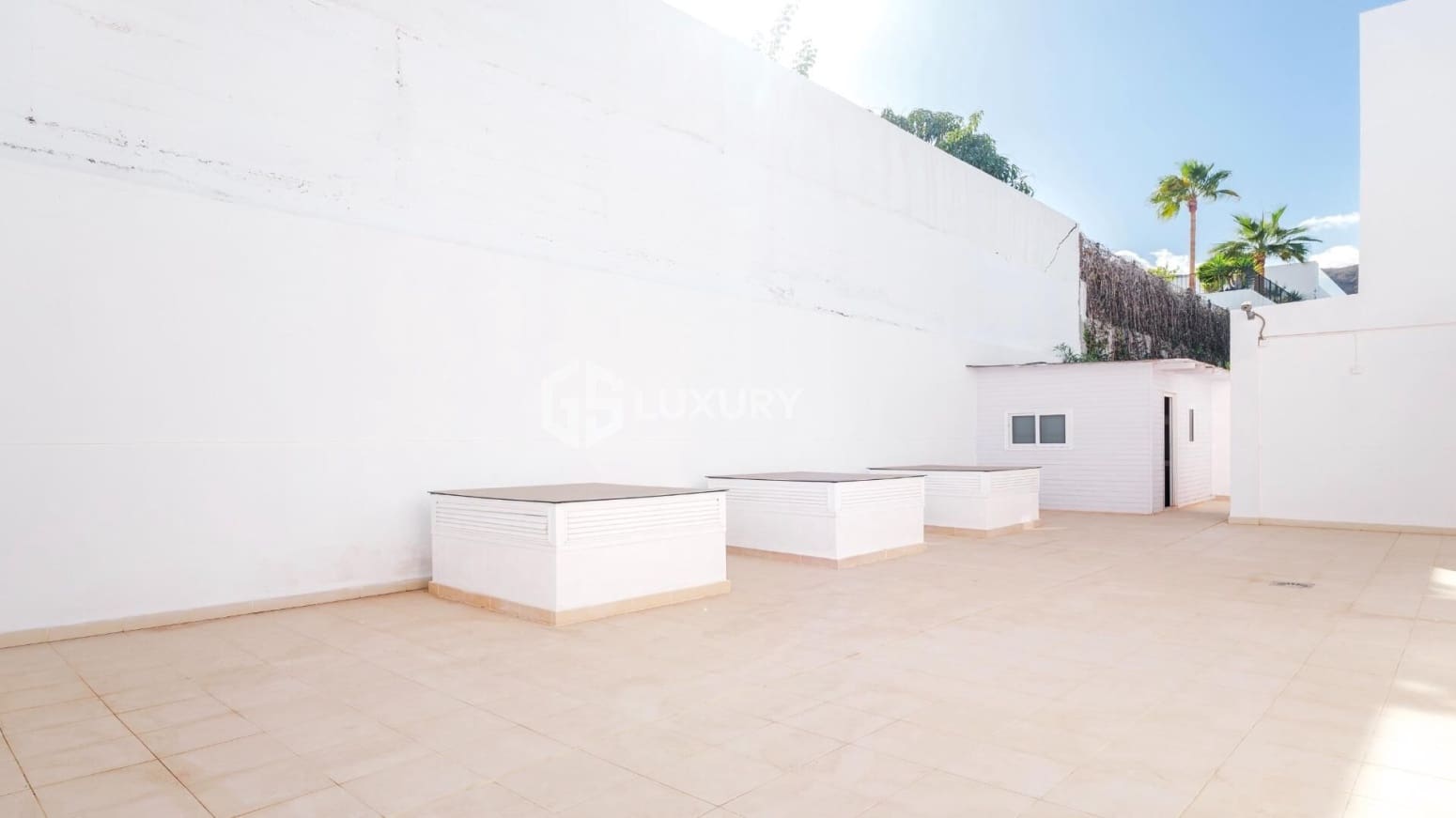 5 bedroom Villa for sale in Adeje with garage - € 2,625,000 (Ref: 9867727)