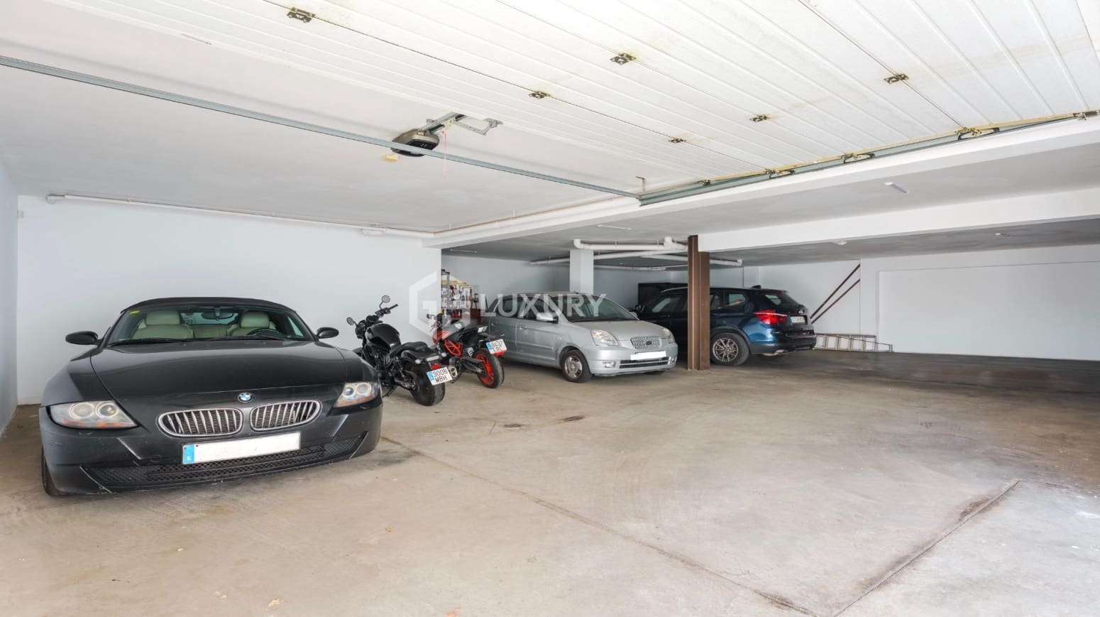 5 bedroom Villa for sale in Adeje with garage - € 2,625,000 (Ref: 9867727)