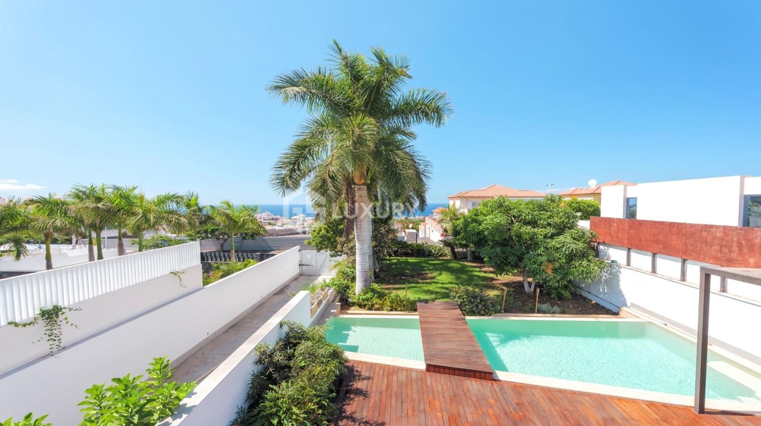 5 bedroom Villa for sale in Adeje with garage - € 2,625,000 (Ref: 9867727)