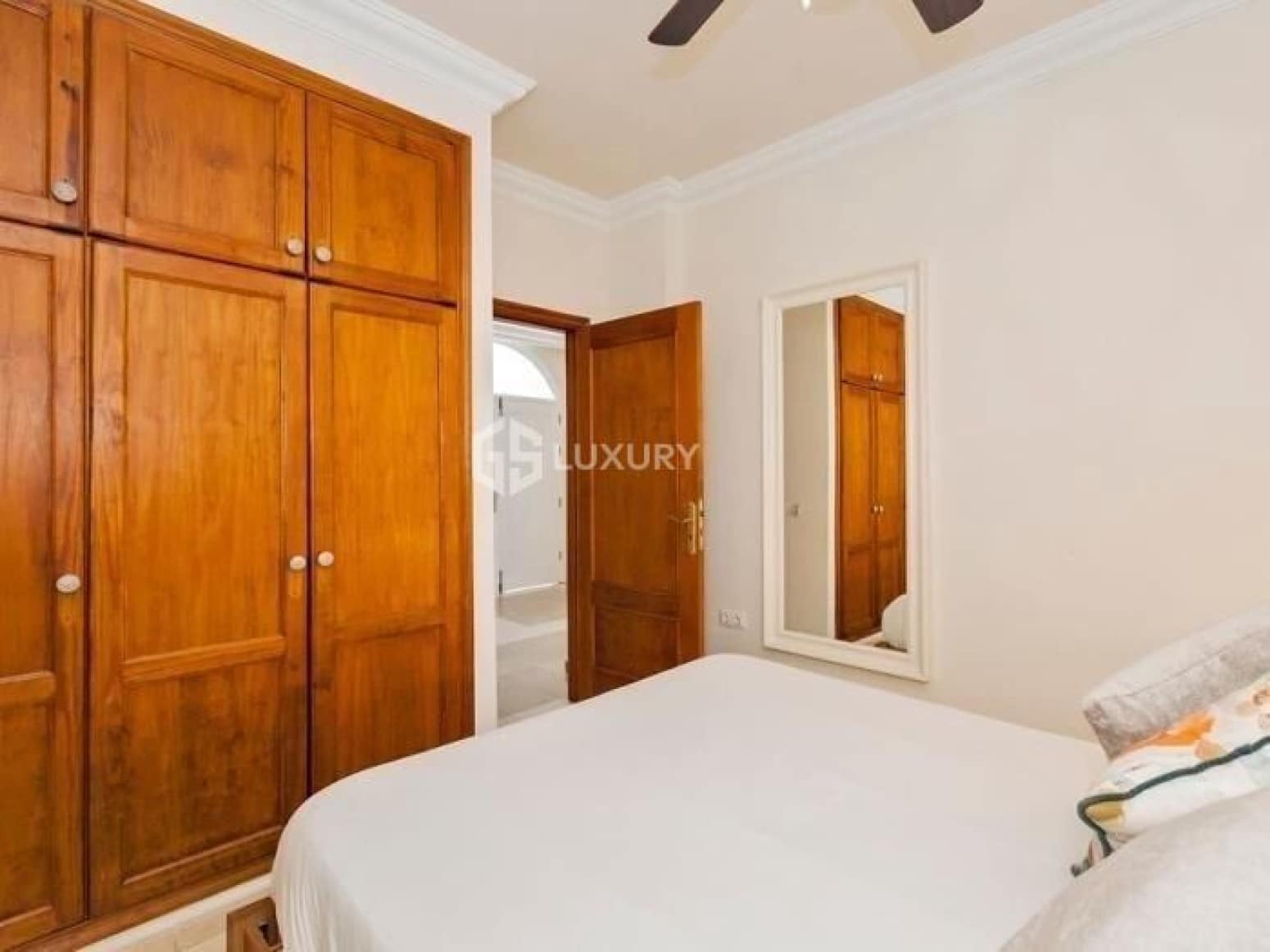 4 bedroom Villa for sale in Adeje with garage - € 2,150,000 (Ref: 9867728)