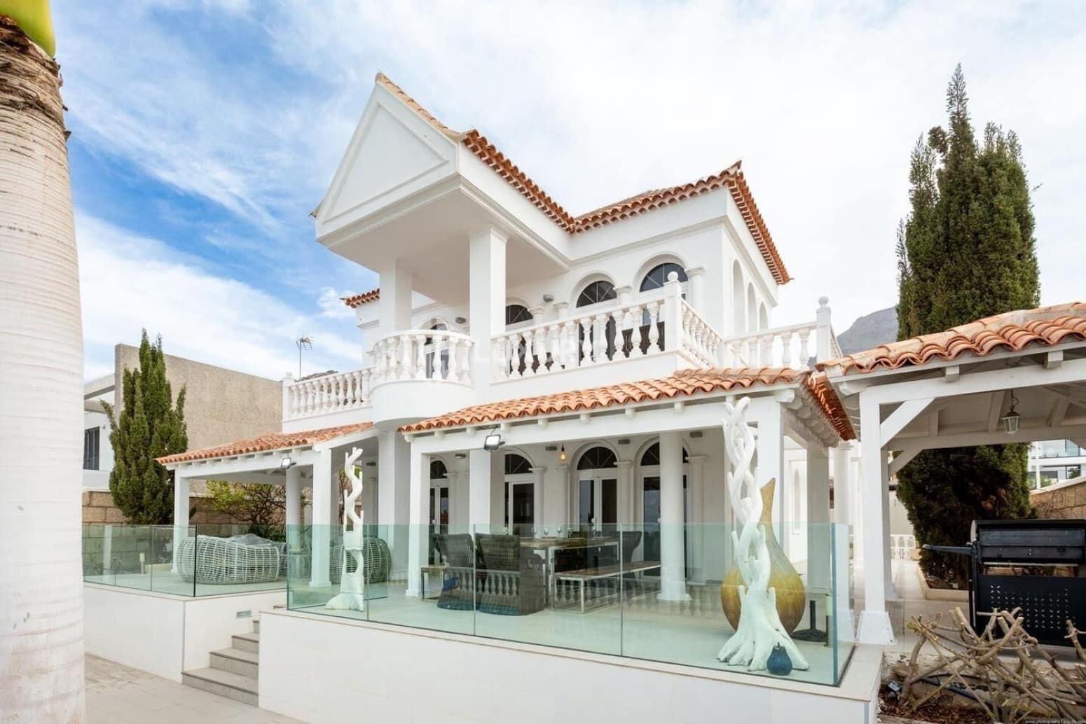 4 bedroom Villa for sale in Adeje with garage - € 2,150,000 (Ref: 9867728)