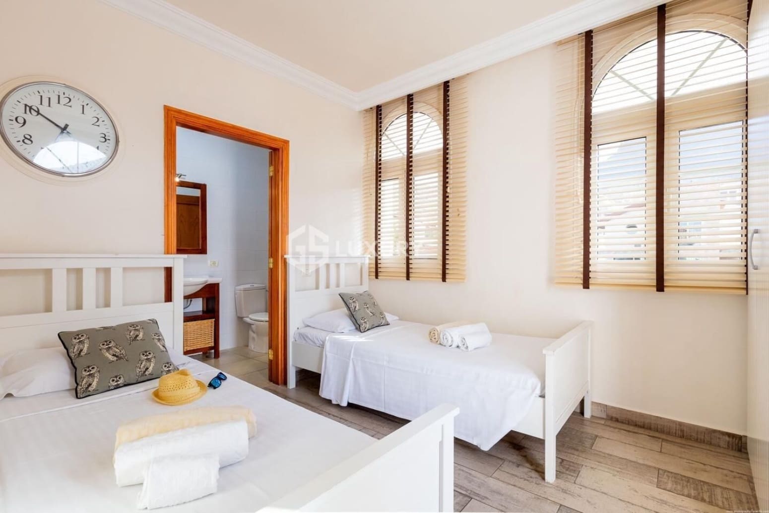 4 bedroom Villa for sale in Adeje with garage - € 2,150,000 (Ref: 9867728)