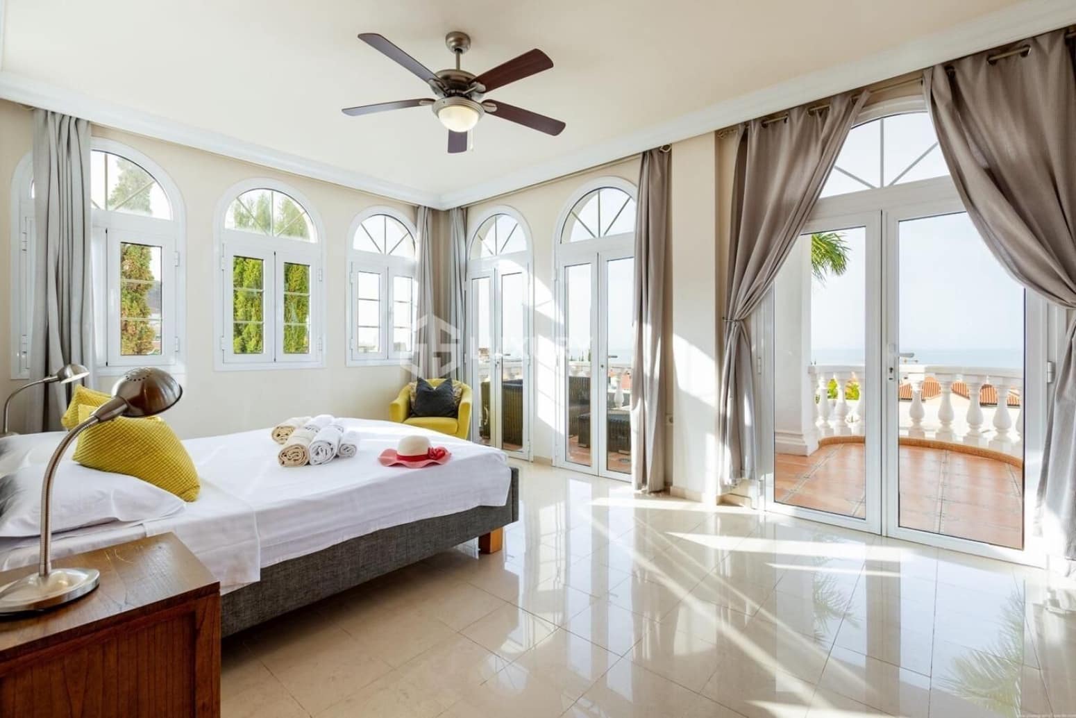 4 bedroom Villa for sale in Adeje with garage - € 2,150,000 (Ref: 9867728)