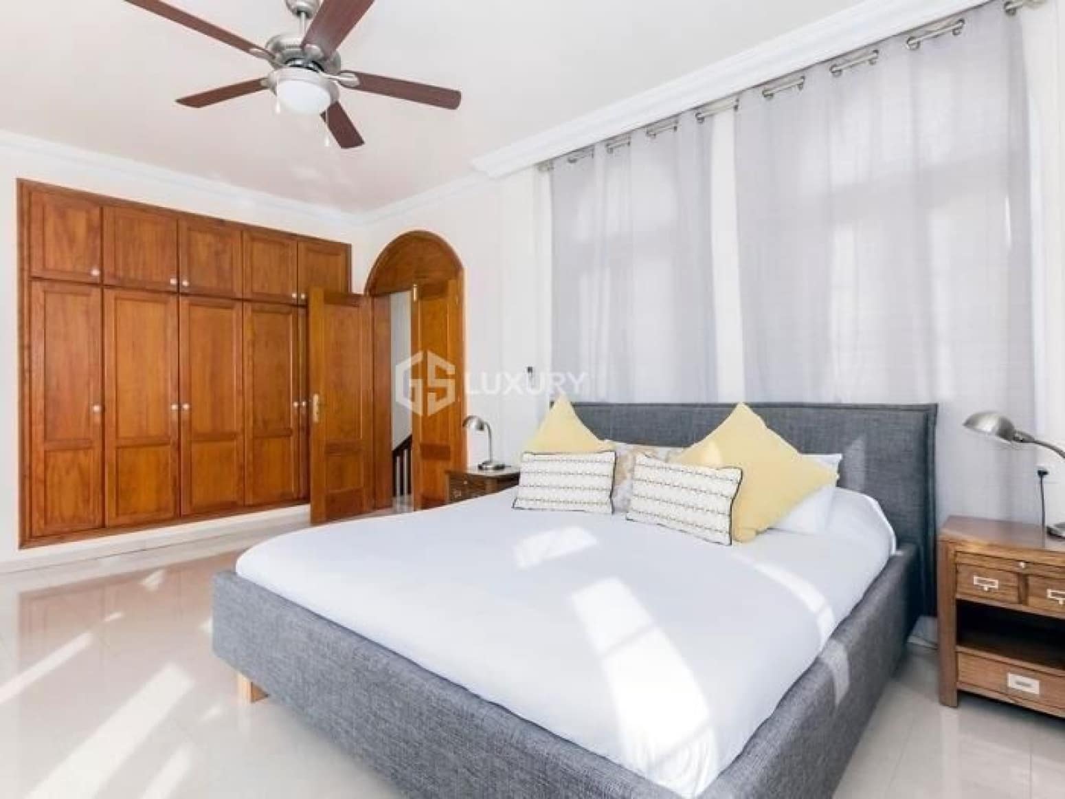 4 bedroom Villa for sale in Adeje with garage - € 2,150,000 (Ref: 9867728)