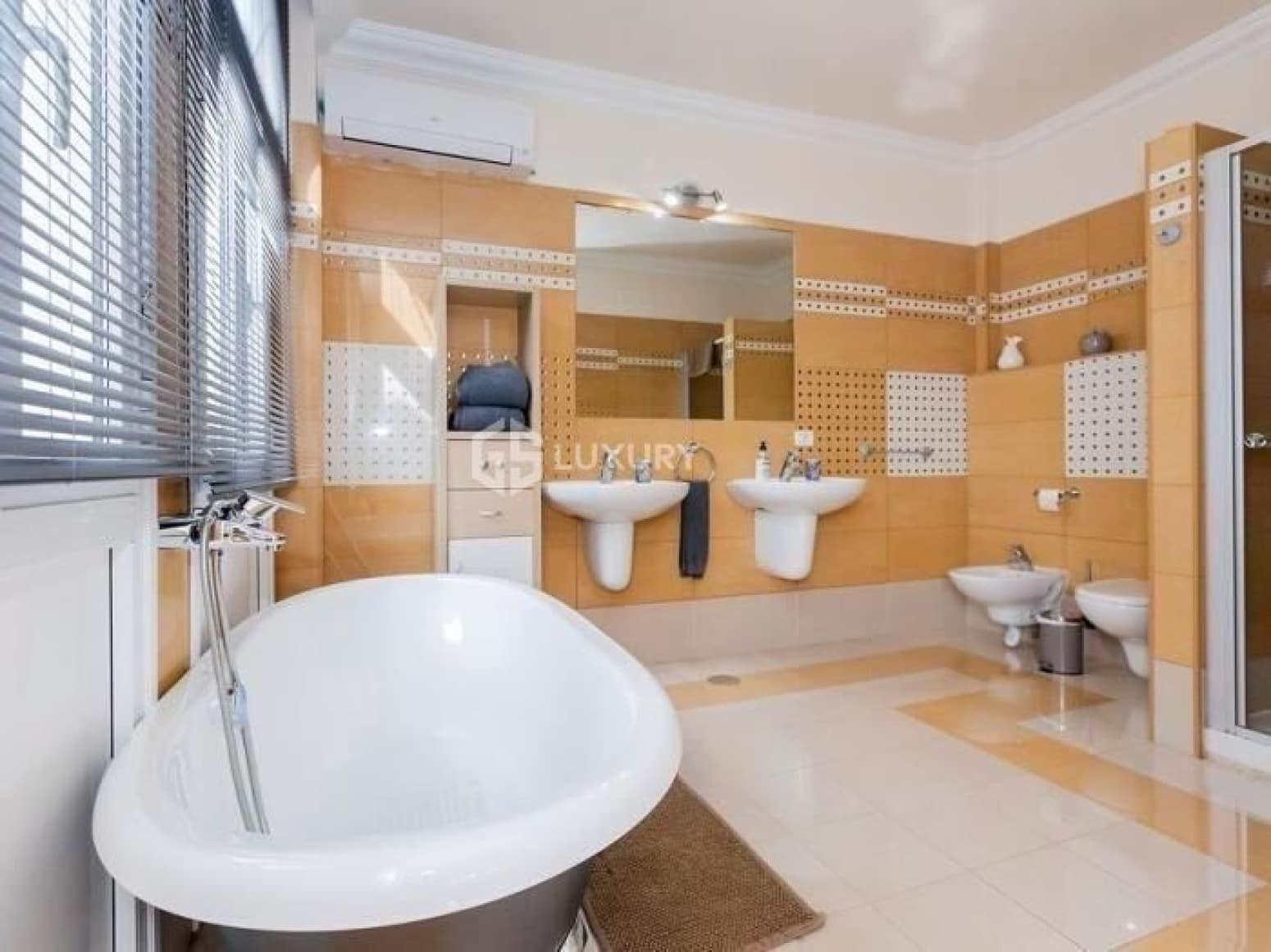 4 bedroom Villa for sale in Adeje with garage - € 2,150,000 (Ref: 9867728)