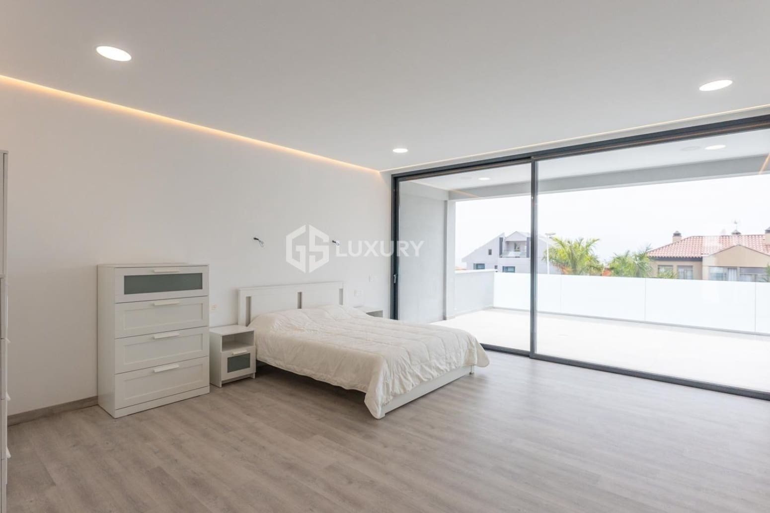 4 bedroom Villa for sale in Adeje with garage - € 1,800,000 (Ref: 9867729)