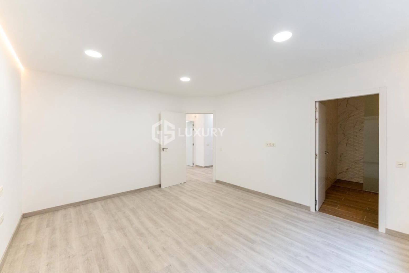4 bedroom Villa for sale in Adeje with garage - € 1,800,000 (Ref: 9867729)