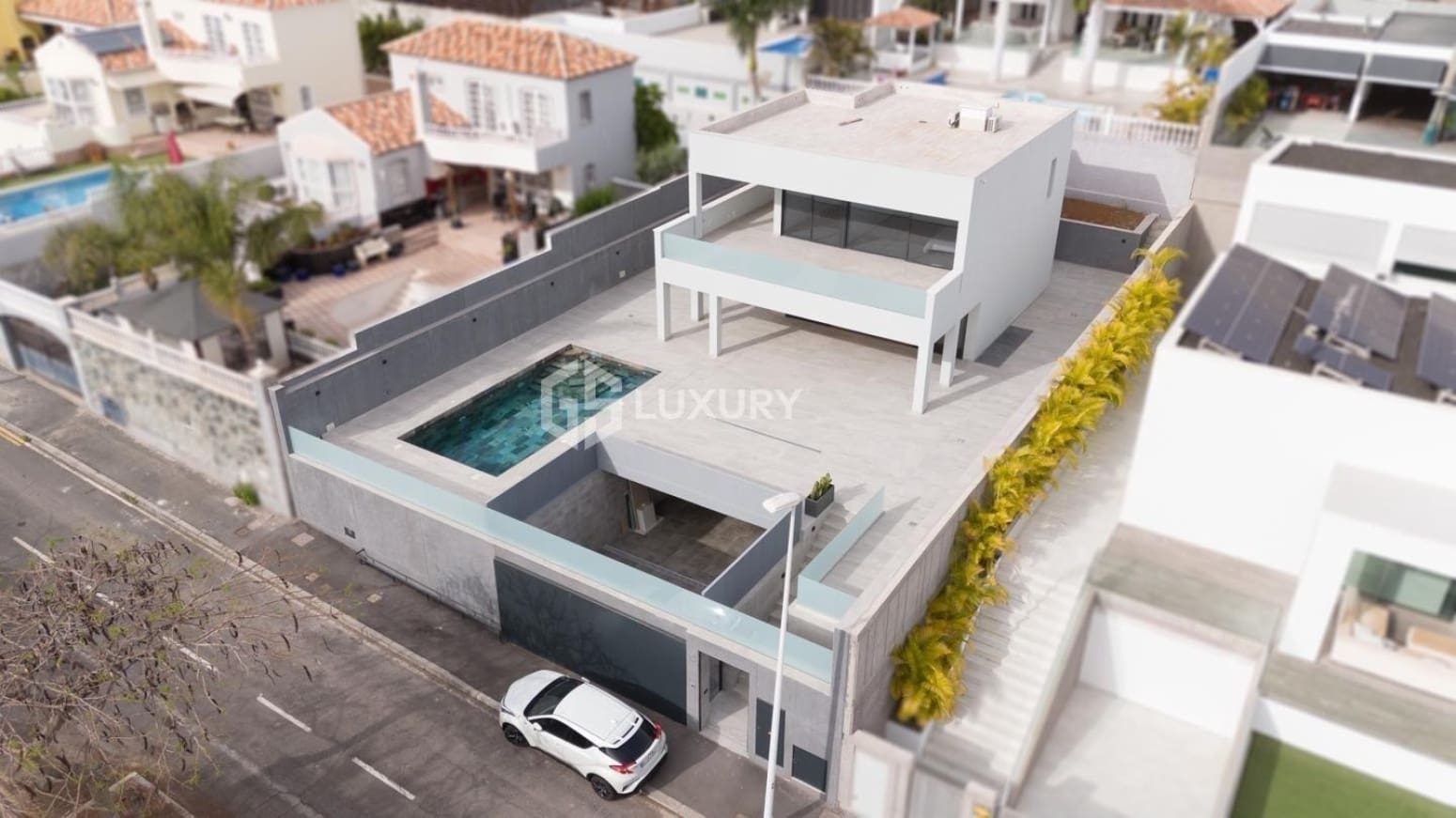 4 bedroom Villa for sale in Adeje with garage - € 1,800,000 (Ref: 9867729)