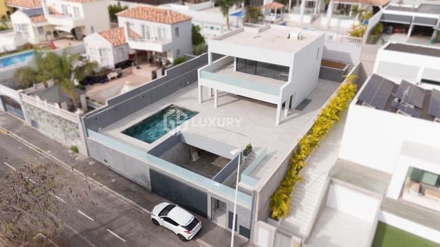 4 slaapkamer Villa te koop in Playa de Fañabé Alto, Adeje met garage - € 1.800.000 (Ref: 9867729)